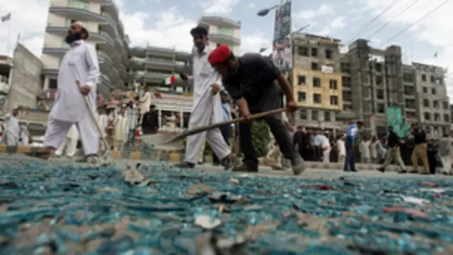 پاکستانیوں کا خود اپنے ملک کے بارے میں تاثر قدرے بہتر ہوا ہے