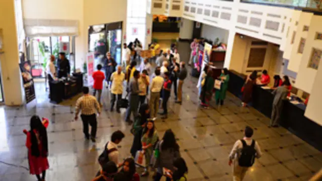 اس دوران یہ صورتِ حال رہی کہ اگر کسی کو اسلام آباد کے Who is Who سے ملنا ہے تو وہ میلے کا رخ کرے