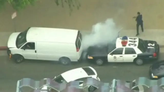 Motorista não foi contido nem por colisões nem por pneus furados por tiros da polícia