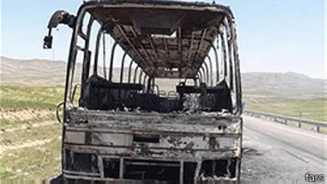 پلیس می گوید که بعد از تصادف، اتوبوس آتش گرفته و مسافران فرصت نکردند که خود را نجات دهند