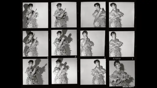 Hoja de contactos de Scary Monster (Foto: Brian Duffy/The Duffy Archive) 