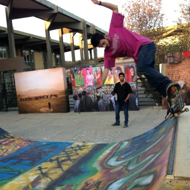 برگزاری نمایش ها و جشنواره های شبیه به سوند سنترال برای بیشتر افغان ها یک رویداد نو است.