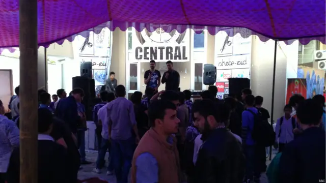 در سه روز نخست این جشنواره حدود هشتصد دختر و پسر جوان افغان و همچنین شهروندان کشورهای خارجی شرکت کردند.