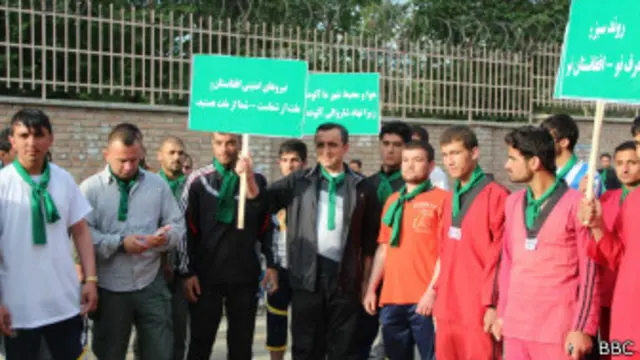 جوانان از دولت خواستند تا در مبارزه با فساد اداری اقدامات جدی انجام دهند