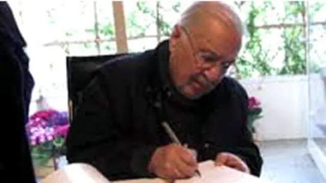 خسرو خورشیدی از نخستین فارغالتحصیلان مدرسه عالی دارالفنون بهشمار میرود