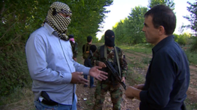 ابومحمد ادعا می‌کند که حزب‌الله تنها بطور غیرمستقیم از جنگجویان طرفدار بشار اسد حمایت می‌کند