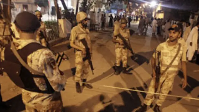 رینجرز نے جعرات کو کراچی کے مختلف علاقوں سے بتیس افراد کو گرفتار کیا