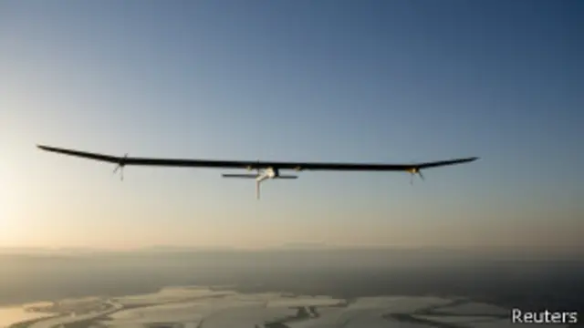 يغطي الطائرة حوالي 12 ألف خلية شمسية.