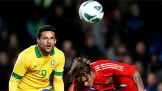 برازیل میں فٹبال مقابلوں کے دوران متنازع پرچم لہرانے اور نعرے بازی نئی بات نہیں