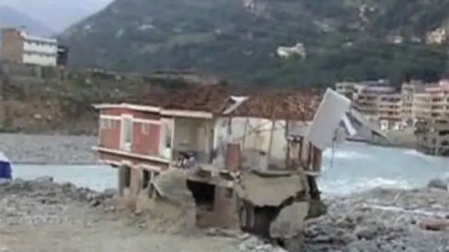 سال دو ہزار دس میں وادی میں سیلاب سے خاندان افراد متاثر ہوئے تھے