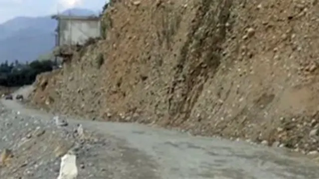 سیلاب سے متاثرہ علاقوں میں سڑکوں کی حالت تین سال بعد خراب ہے