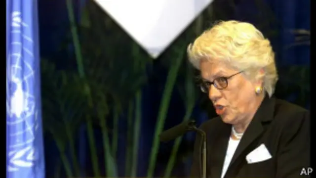 کارلا دلپونته داستان کل سوییس و دادستان دادگاه بین المللی جنایت جنگی یوگسلاوی سابق بوده