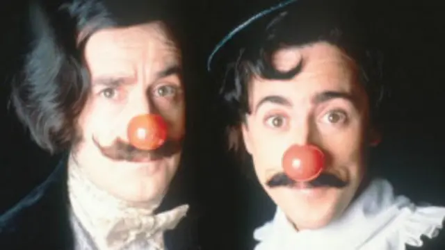 Comic Relief yardım toplamak amacıyla özel bir günde kırmızı burunluk satıyor