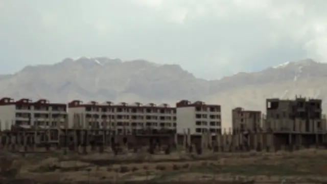 د کابل ښاروال پر ده لګول شوي ټول تورونه بې بنسټه وبلل او ادعا یې وکړه، چې د ځمکو ځینې غاصبین له دې لارې غواړي چې پر نوموړي فشار راوړي. 