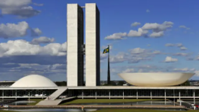 Projeto de lei tramita no Congresso desde 2009 e proposta de política do CNIg foi engavetada