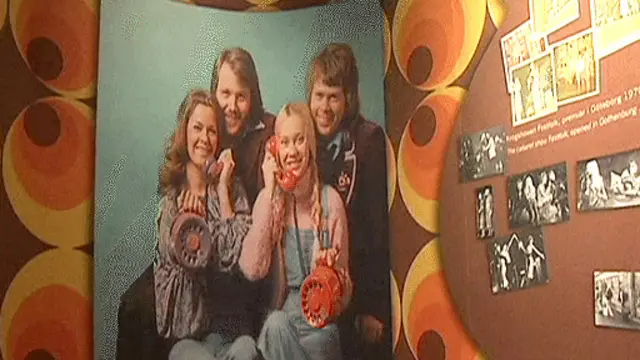 موزیم کې د هغه کور بېلګه هم جوړه شوې، چې د ډلې غړو به په کې په ګډه سندرې لیکلې.