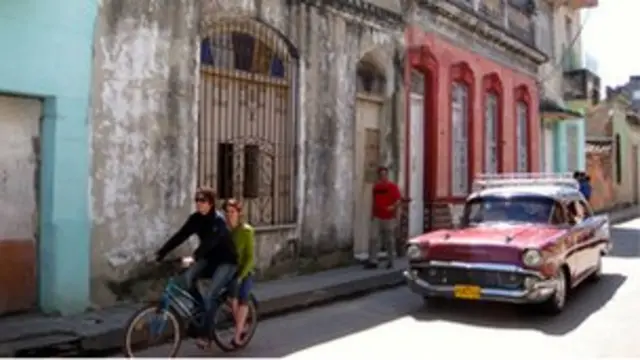 خانواده دیاز-کانل در سانتا کلارا، در یک خانه معمولی که حتی دیوارهایش رنگ نشده، زندگی می کنند