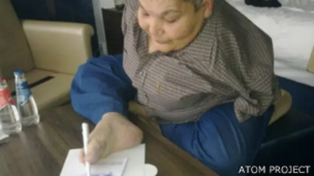 Художник-инвалид из Казахстана Карипбек Куюков