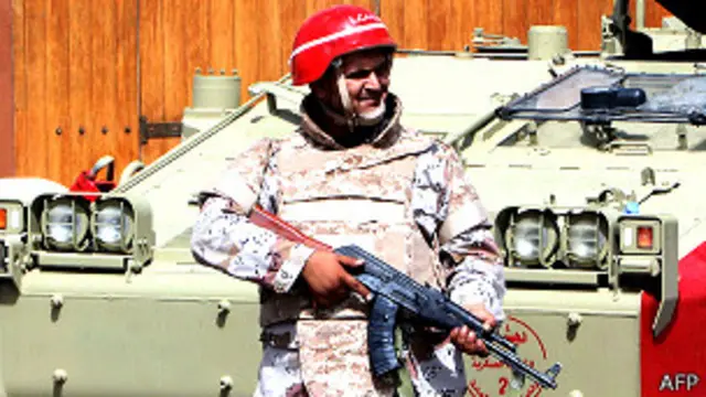 قال الوزير المستقيل إن السياسة تمارس بقوة السلاح