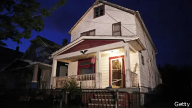 آمینڈا بیری اور جینا دے ہیسوس کا لاپتہ ہونا کلیو لینڈ کے لیے اہم خبریں تھیں اور انہیں ہلاک تصور کیا جا رہا تھا