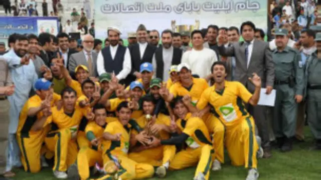 د لوبې پچه (ټاس) د ننګرهار ولایتي لوبډلې وګټله او لومړی یې د بیټ وهنې پرېکړه وکړه.