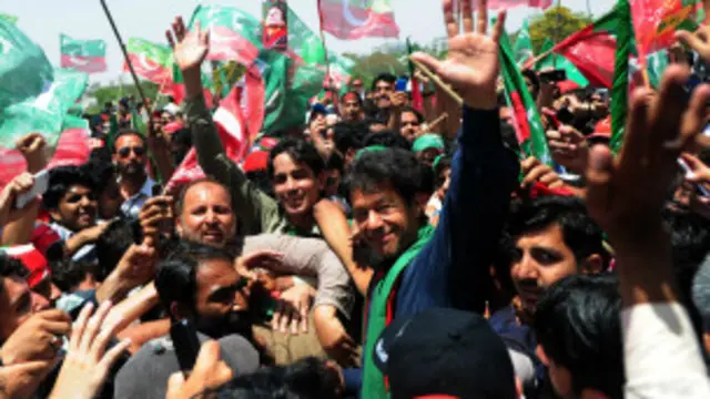 تحریکِ انصاف تاحال صوبے میں اپنے پارلیمانی لیڈر کے نام کا فیصلہ نہیں کر سکی ہے