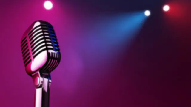 محمد محسن هاشمي ۳۰ کلن وو او له تېرو څلورو کلونو راهيسې يې له نجراب غږ راډيو سره کار کاوه 