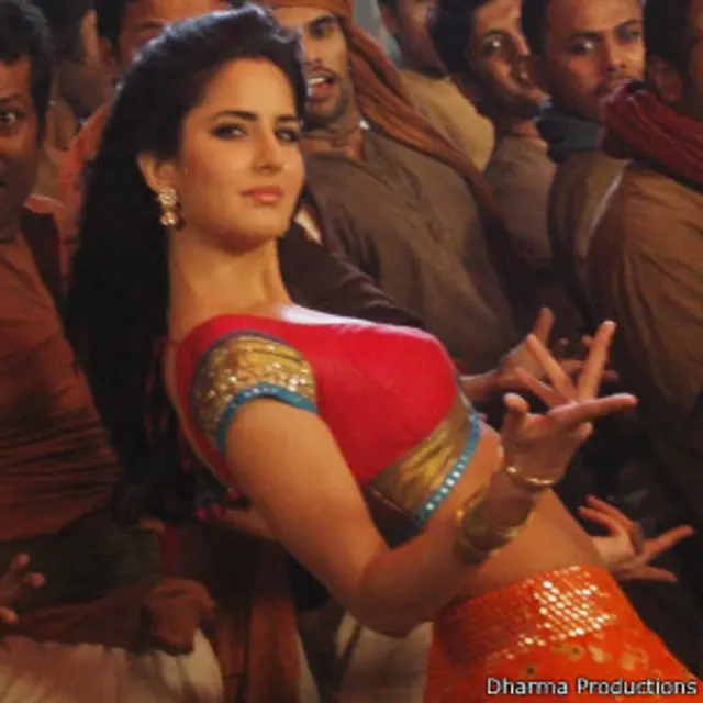 बदलते समय के साथ मुख्य भूमिका निभानी वाली अभिनेत्रियां भी आइटम सॉन्ग करने लगीं.