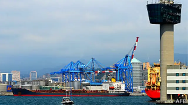 صور ترجع إلى عام 2011 تظهر برج المراقبة في الميناء