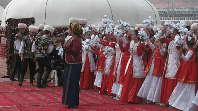 Буюк туркман элини яратиш марҳум Туркманбоши даврида бошланган