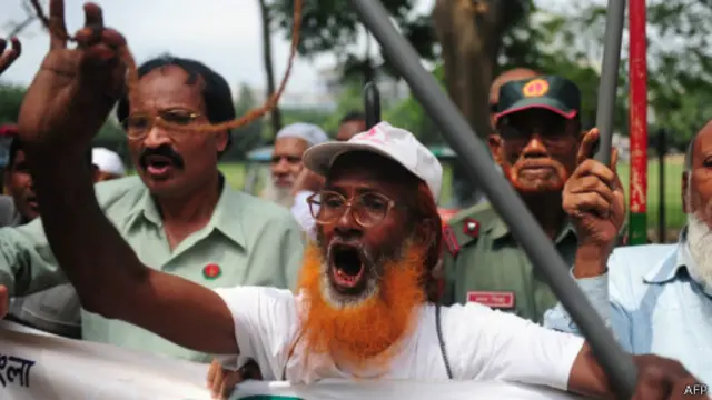 اجتماع معترضان به حکم دادگاه جنایت جنگی بنگلادش