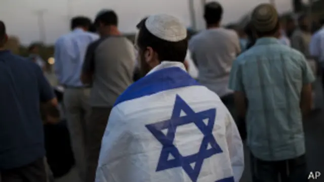 توقفت المحادثات بين الإسرائيليين والفلسطينيين عام 2010 بسبب خلاف على المستوطنات. 