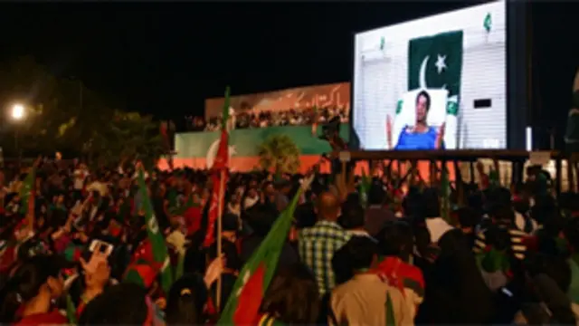 पीएम पद के दावेदार माने जा रहे इमरान खान की पार्टी दसरे नंबर तक पहुंची 