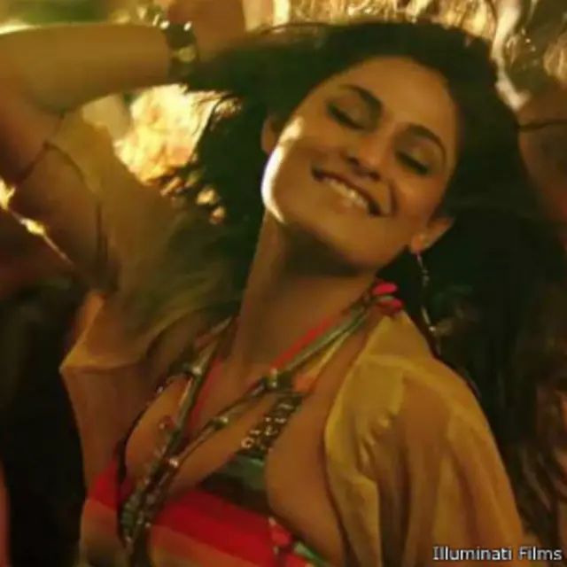 पूजा गुप्ता ग्लैमरस भी लगी हैं और उन्होंने अभिनय भी ठीक किया है.