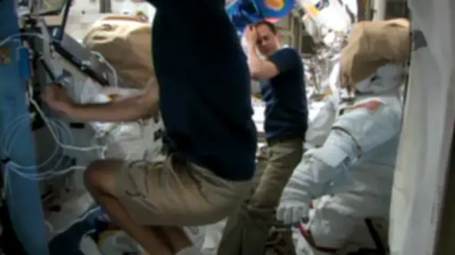 طاقم المحطة متمرس في عمليات السباحة في الفضاء