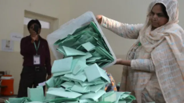 تحریکِ انصاف الزام لگاتی رہی ہے کہ 11 مئی کے انتخابات میں بڑے پیمانے پر دھاندلی ہوئی ہے