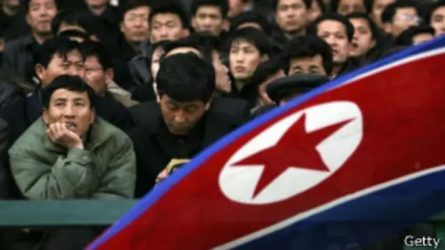 Algunos espectadores parecen ir obligados a la cancha.