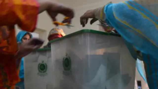 पाकिस्तान में चुनावों की गितनी शुरू