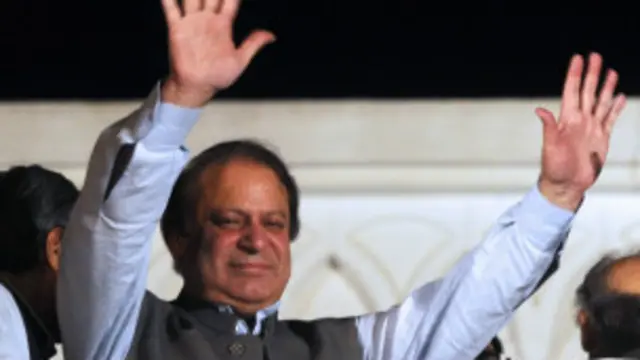 नवाज़ शरीफ़ की पार्टी को चुनाव में ज़बरदस्त जीत मिली है.