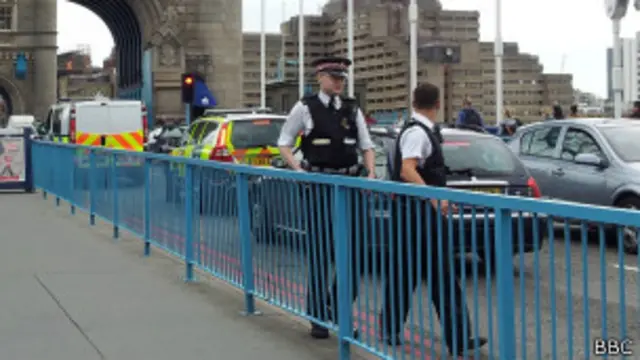 Полиция на Тауэрском мосту