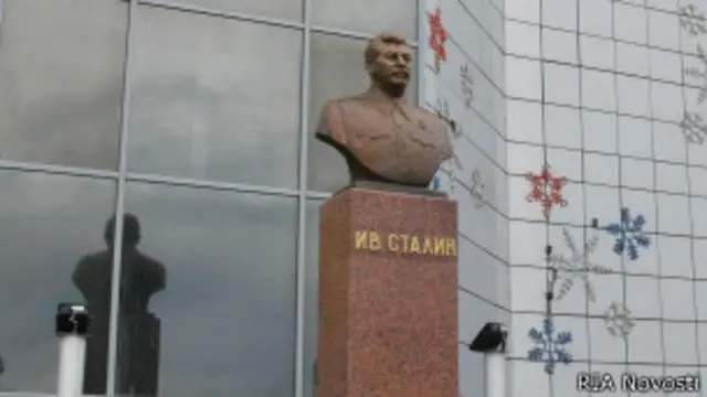 Памятник Сталину в Якутске. Установлен 8 мая 2013 года