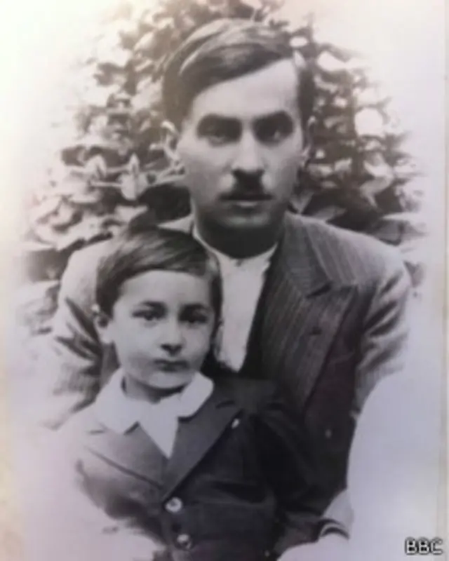 Гиоргос Димопулос на фото с отцом