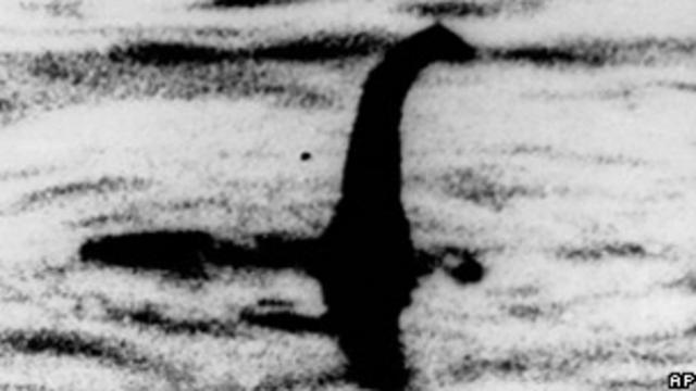 Imagen borrosa del supuesto mounstro del Lago Ness