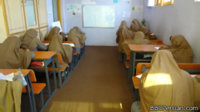 مسئولان دانشگاه و مکتب افغان اجازه ندادند که از رو به روی دختران عکس‎ گرفته شود