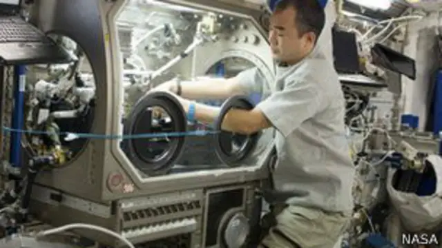 Astronauta en la Estación Espacial Internacional