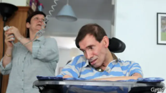 نکلسن گردن سے نیچے مفلوج تھے