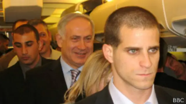 Биньямин Нетаньяху в самолете