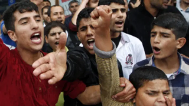 متظاهرون في ريحانلي ينددون بسياسة أردوغان تجاه سوريا