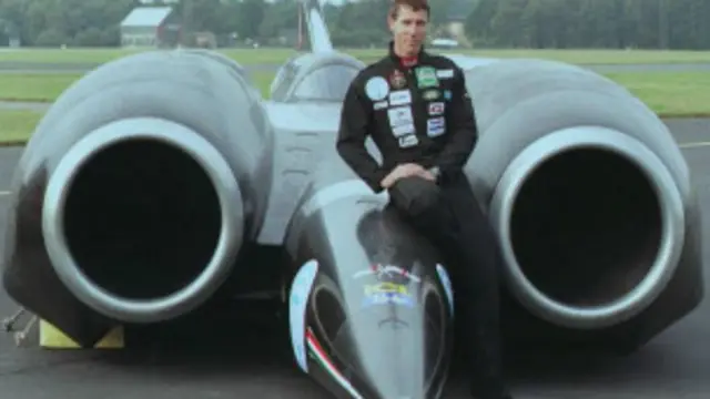 ونگ کمانڈر اینڈی گرین جن کے پاس موجودہ عالمی رفتار کا ریکارڈ ہے اس کار کے منصوبے پر کام کر رہے ہیں