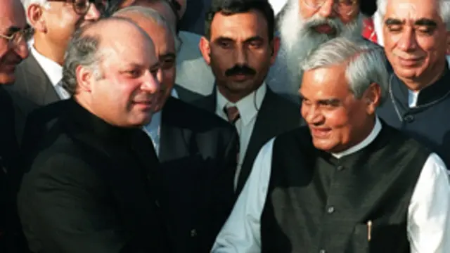 1999 میں اس وقت بھارت میں بی جے پی کے رہنما اور وزیراعظم اٹل بہاری واجپائی دوستی بس لے کر پاکستان آئے تھے